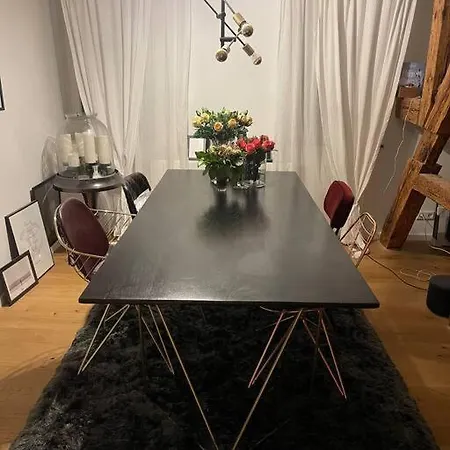 アパート Wunderschone Altbau Mit Dachterrasse シュヴェービッシュ・ハル